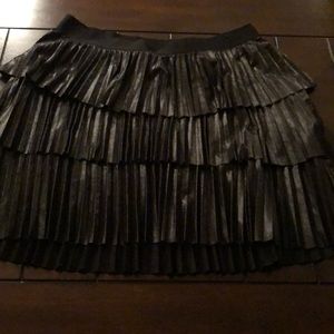 Black 3-layer pleated skirt